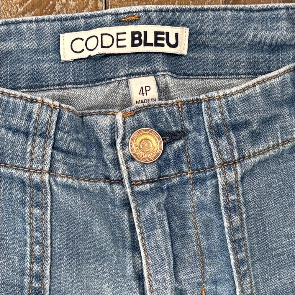 Code Bleu Petite 4P Straight Leg Crop Jeans Medium Wash Back Flap Pocket